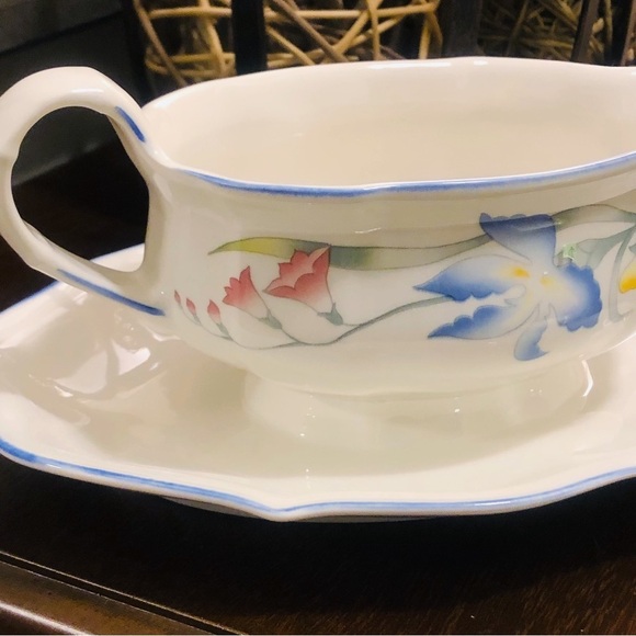Villeroy & Boch Riviera Gravy/Sauce Boat With Attached Base Plate - Picture 5 of 9